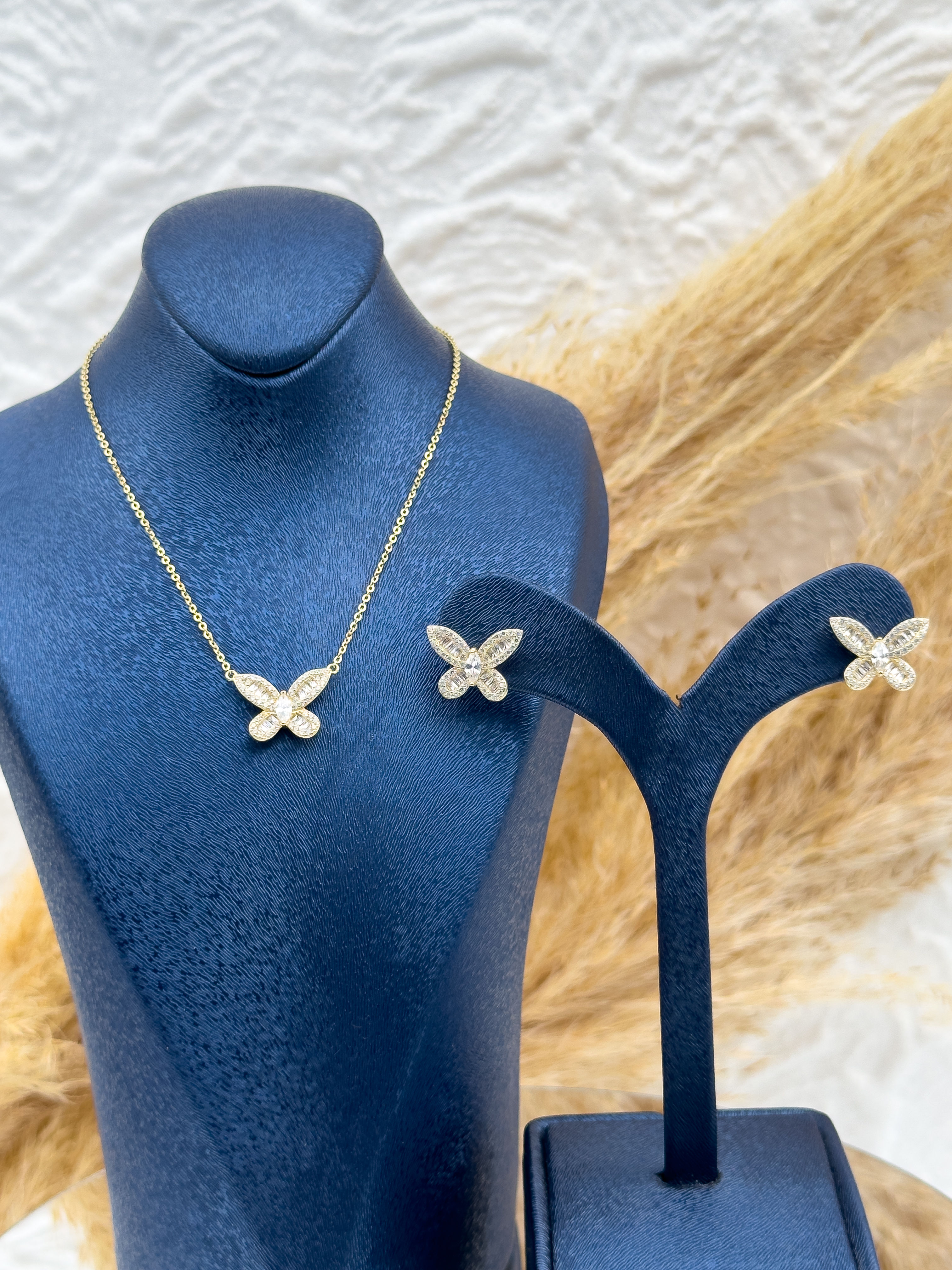 925 Ayar Gümüş Gold Renk Taşlı Kelebek Figürlü Kolye Küpe Kadın Takı Seti